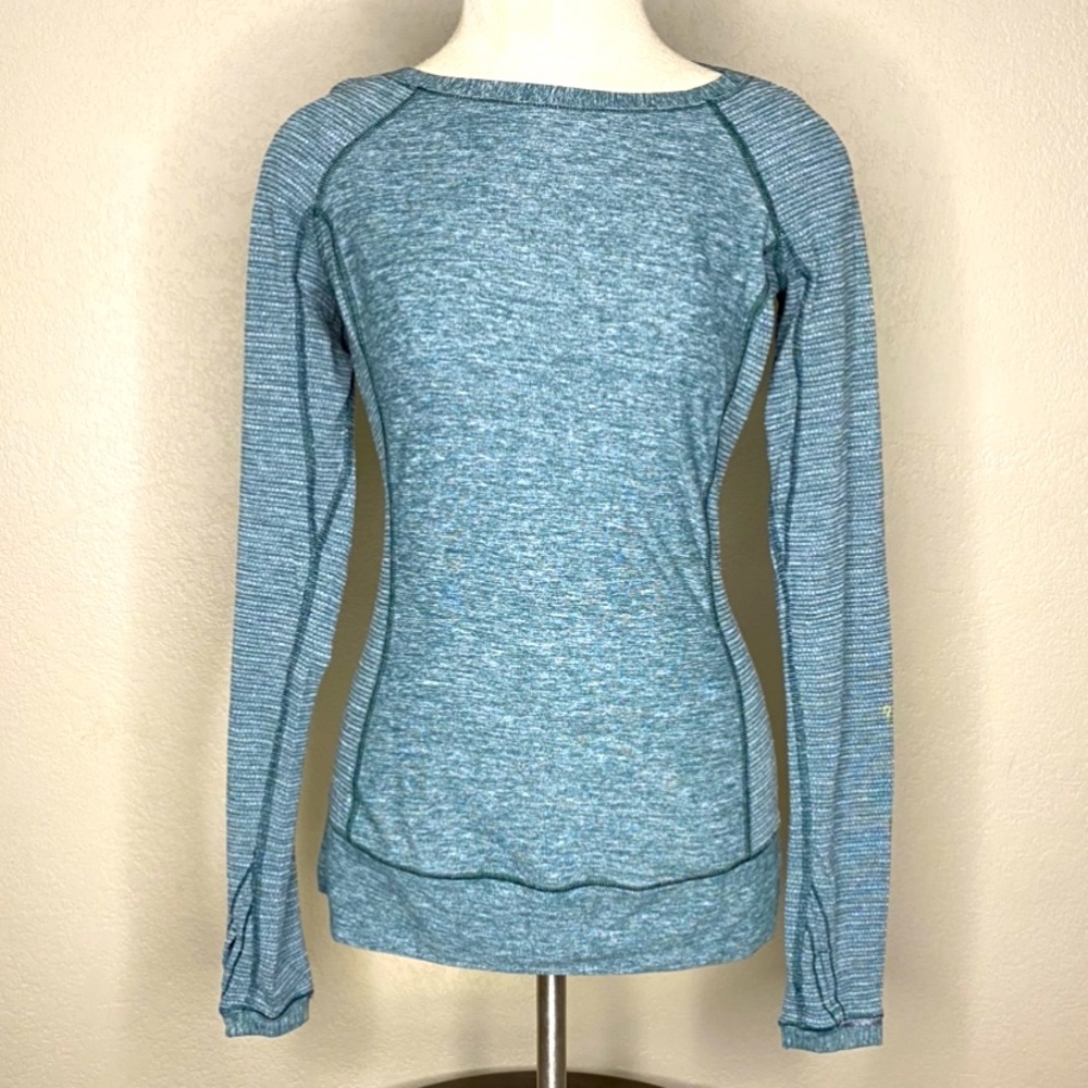 LULULEMON Long sleeve with thumb holes